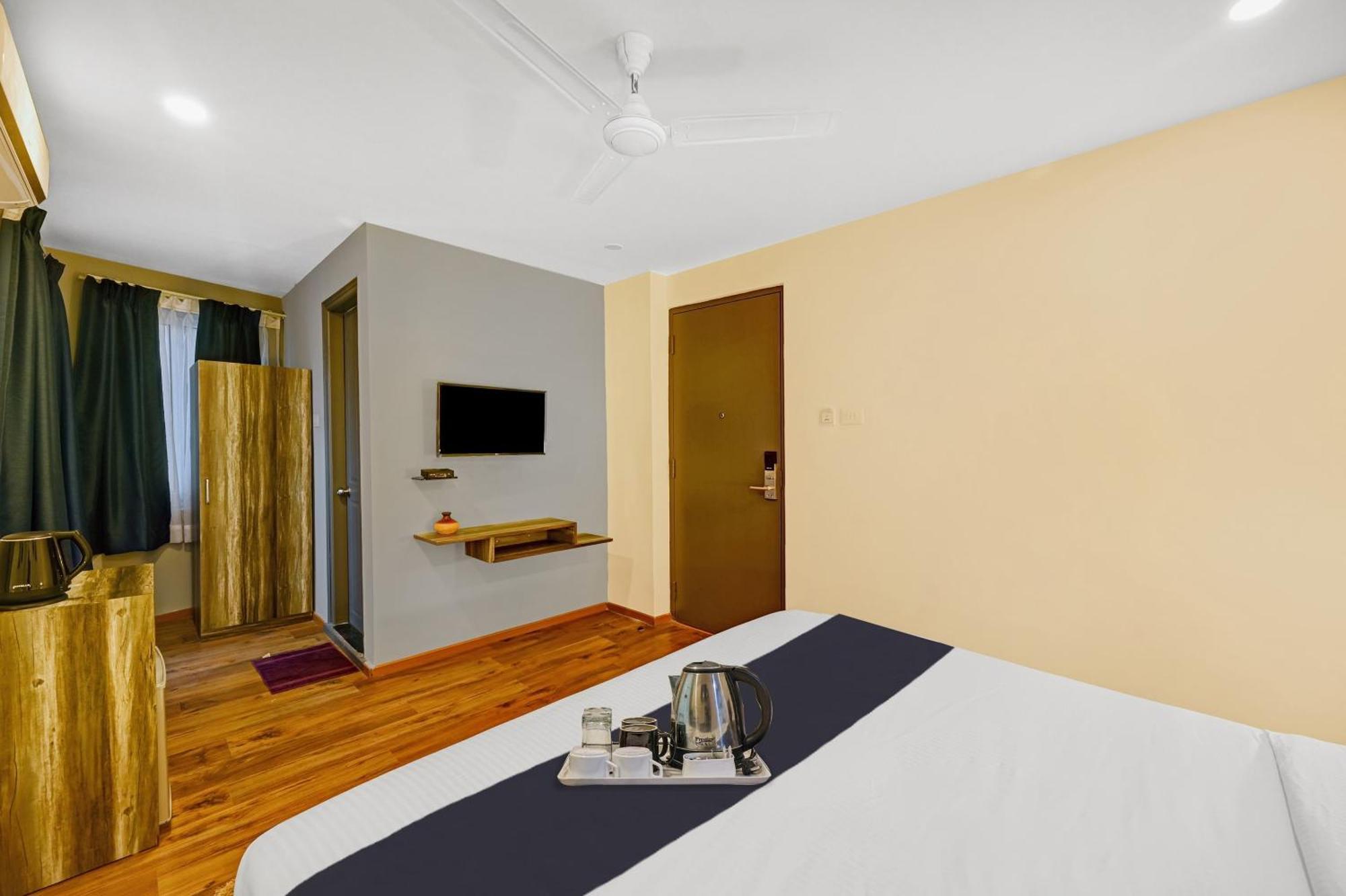 Super Townhouse Oak Hillside Aqua Hotel Khandagiri Luaran gambar