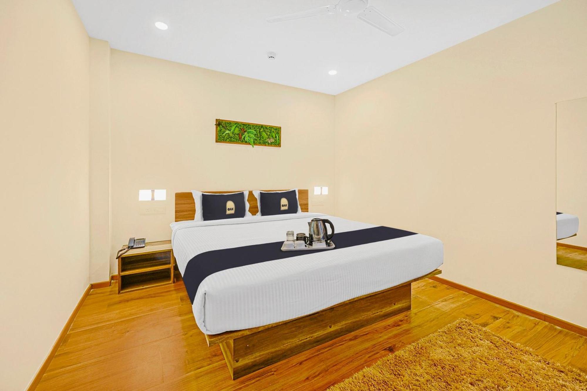 Super Townhouse Oak Hillside Aqua Hotel Khandagiri Luaran gambar