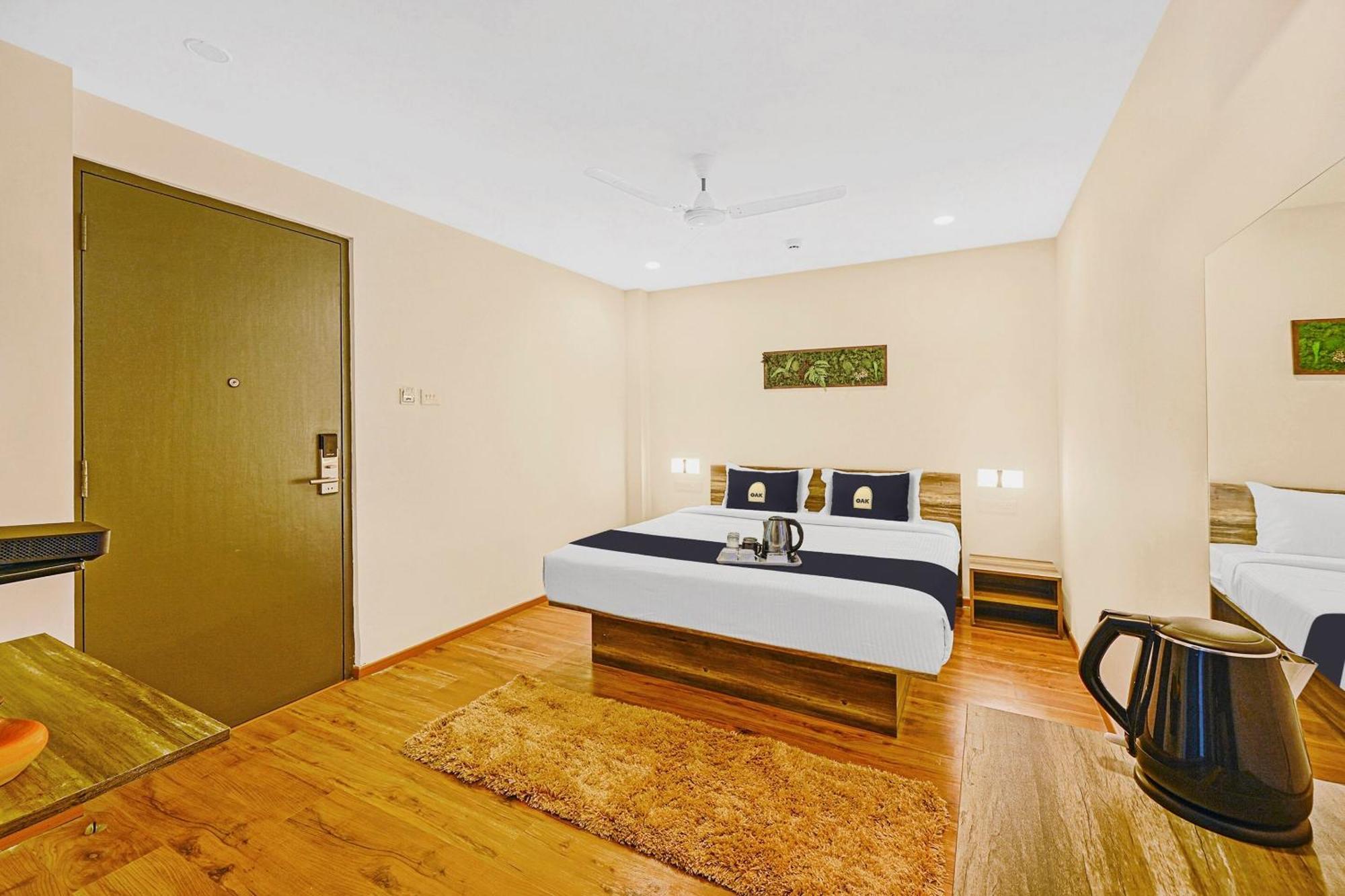 Super Townhouse Oak Hillside Aqua Hotel Khandagiri Luaran gambar
